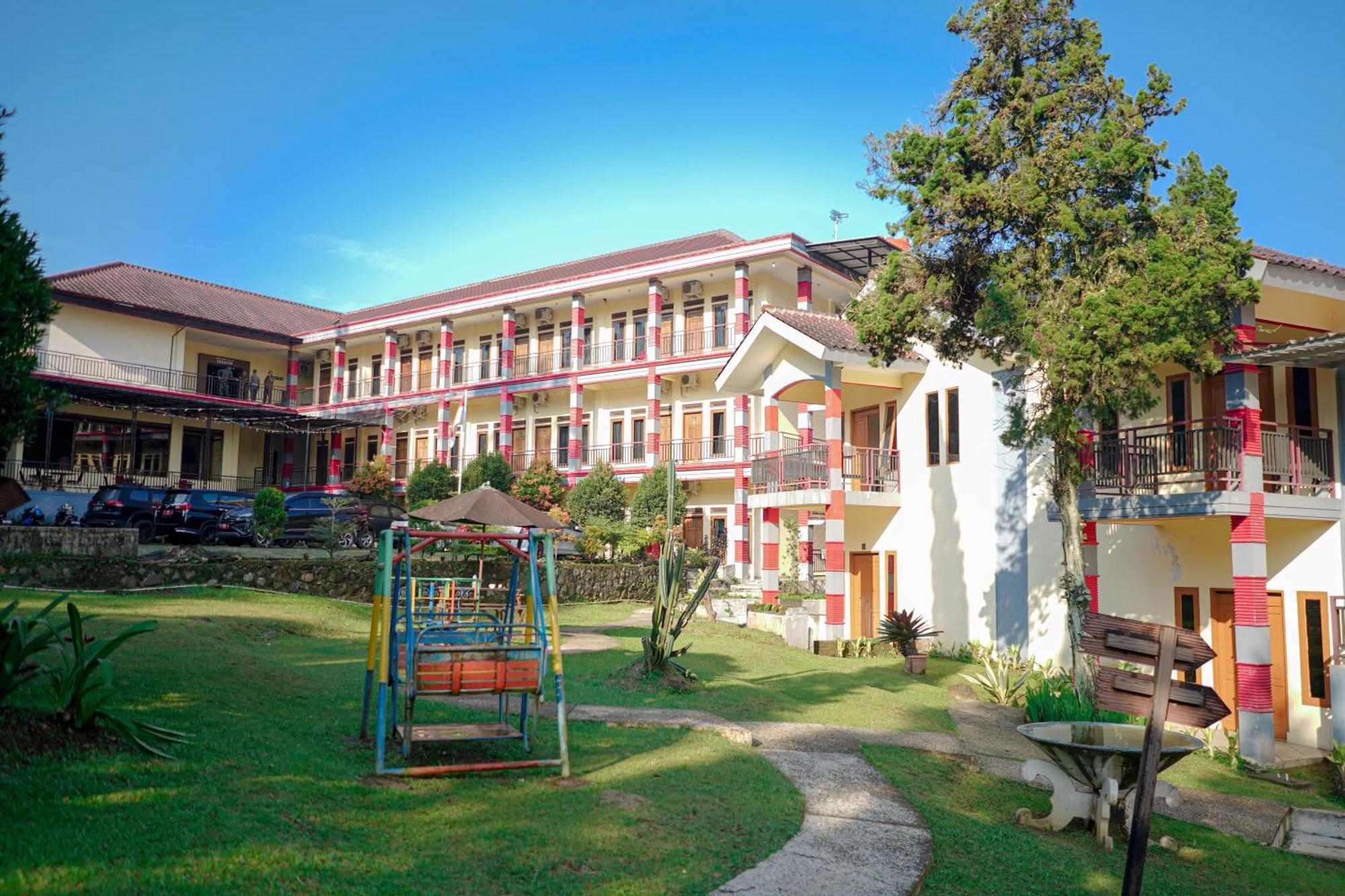 Bayak Hotel Bumdes Cipayung & Resort Ciguntur Exterior foto